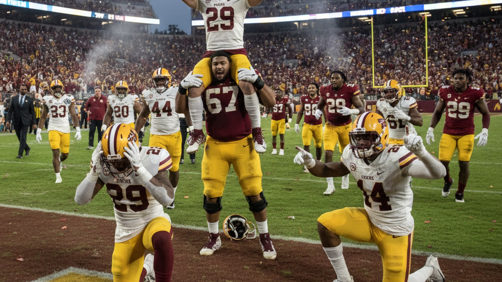 How are players posed in big-win football?