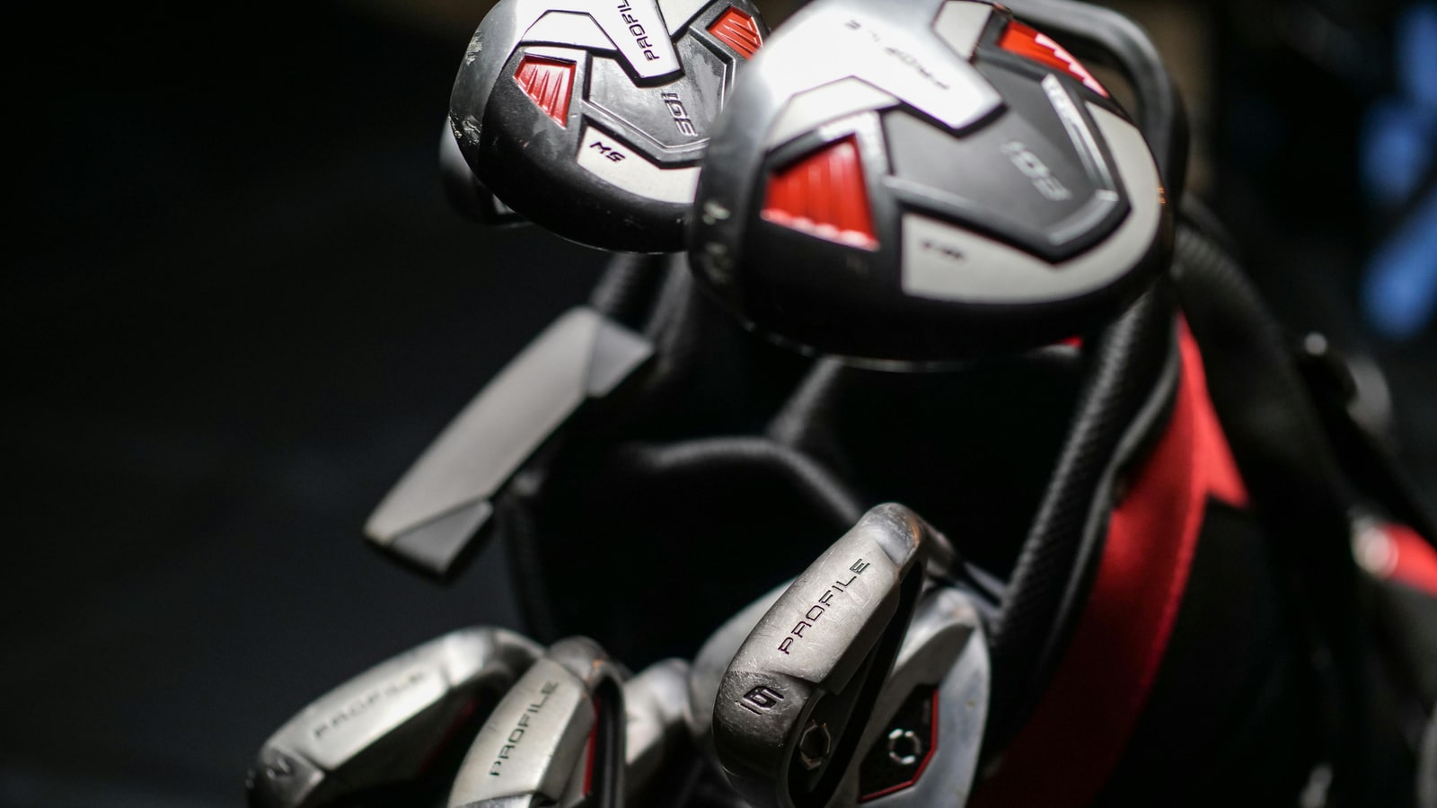 Which is better: graphite or steel golf clubs?