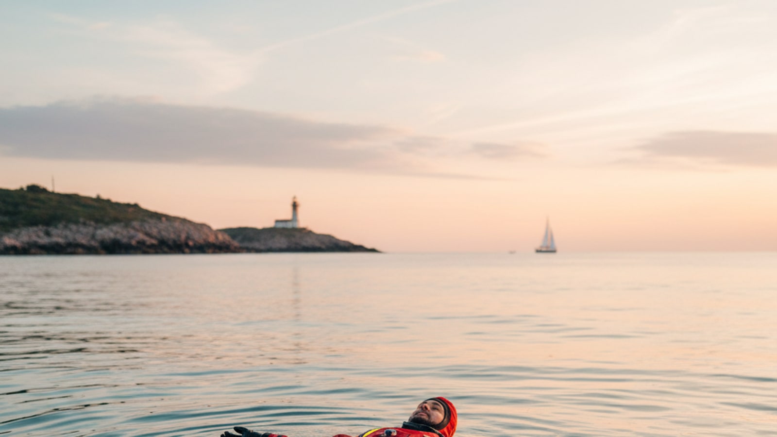Does a dry suit keep you afloat?