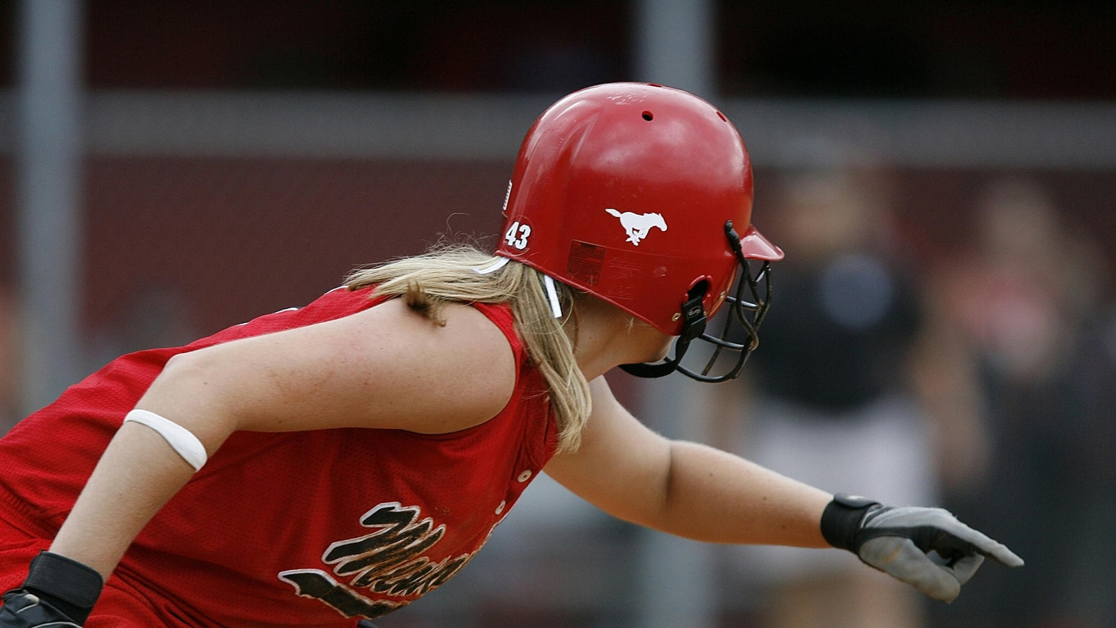 Which is worse: a soccer player or a softball player?