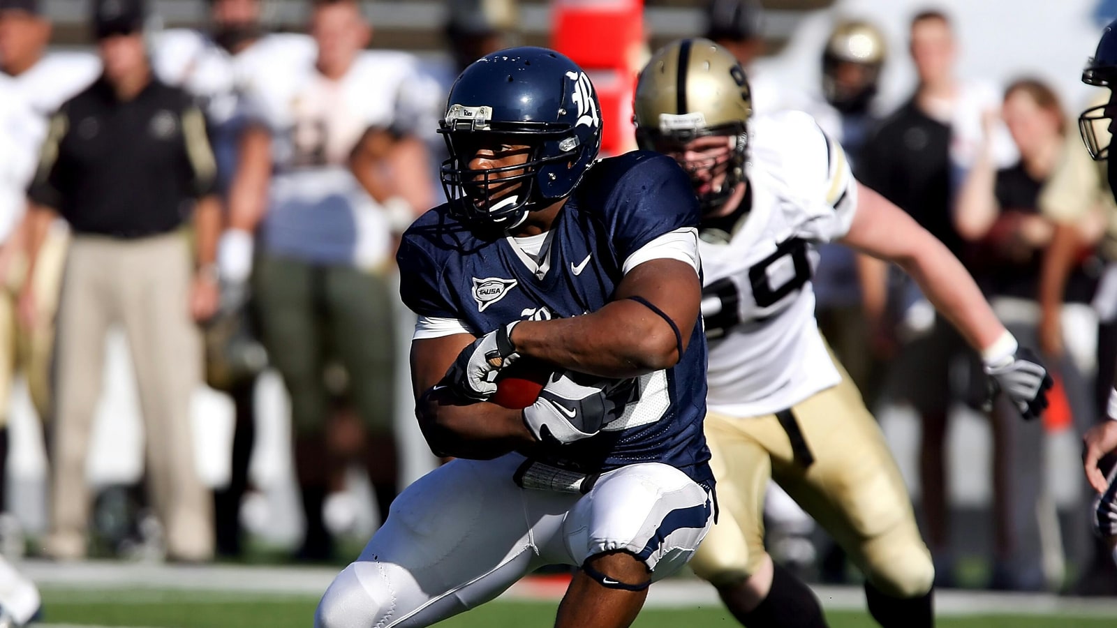 Who is the fastest NFL player in the 100m?