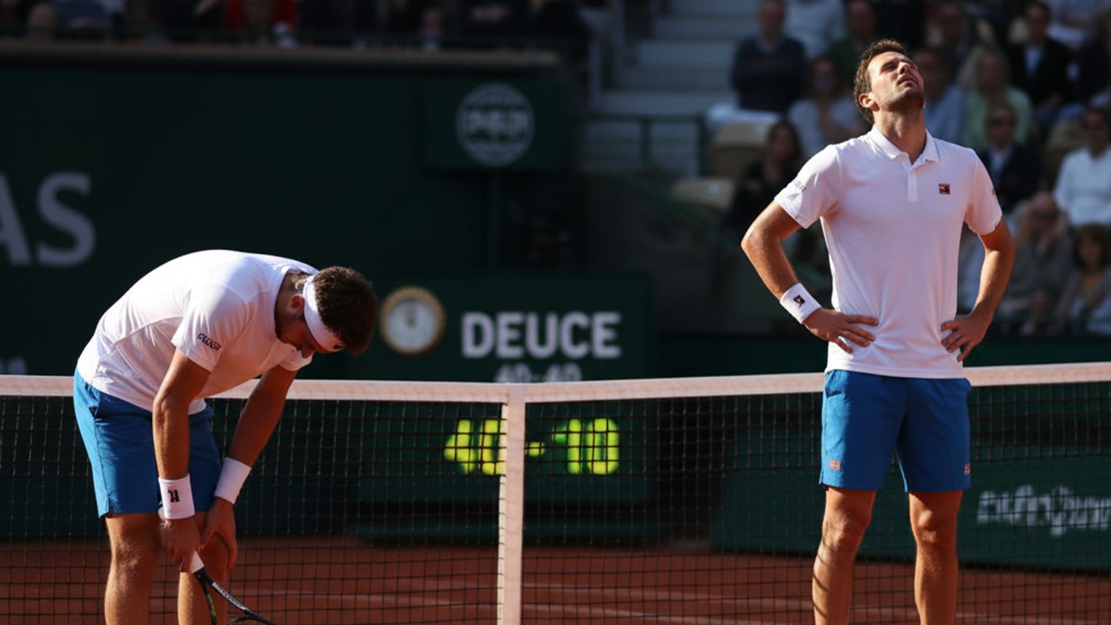 What happens if you lose a point at 40-40 in tennis?