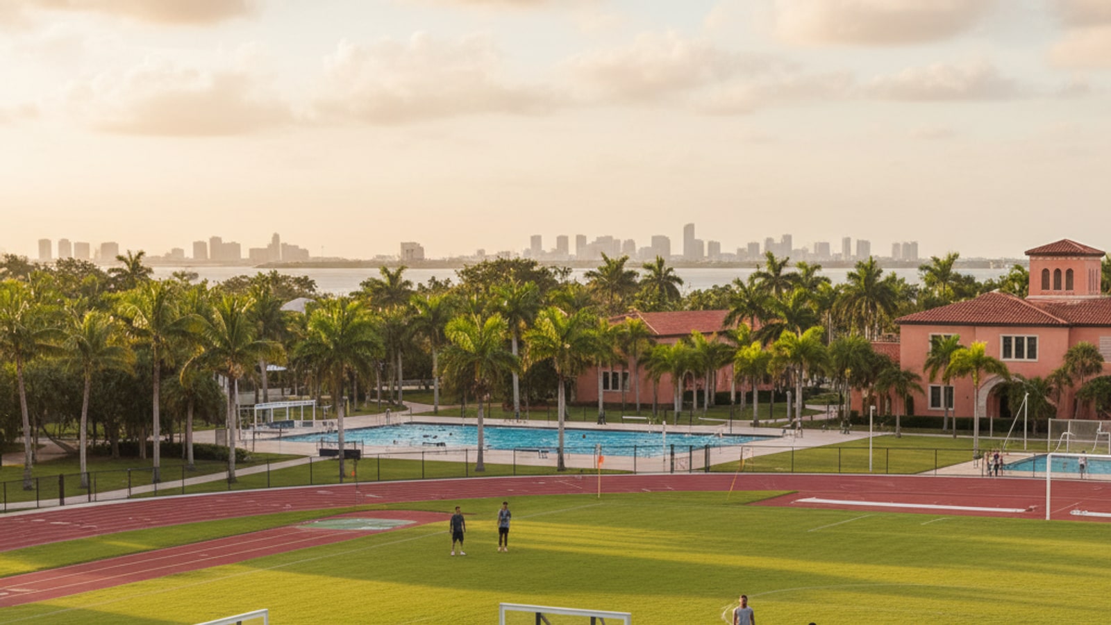 What kind of sports does the University of Miami play?