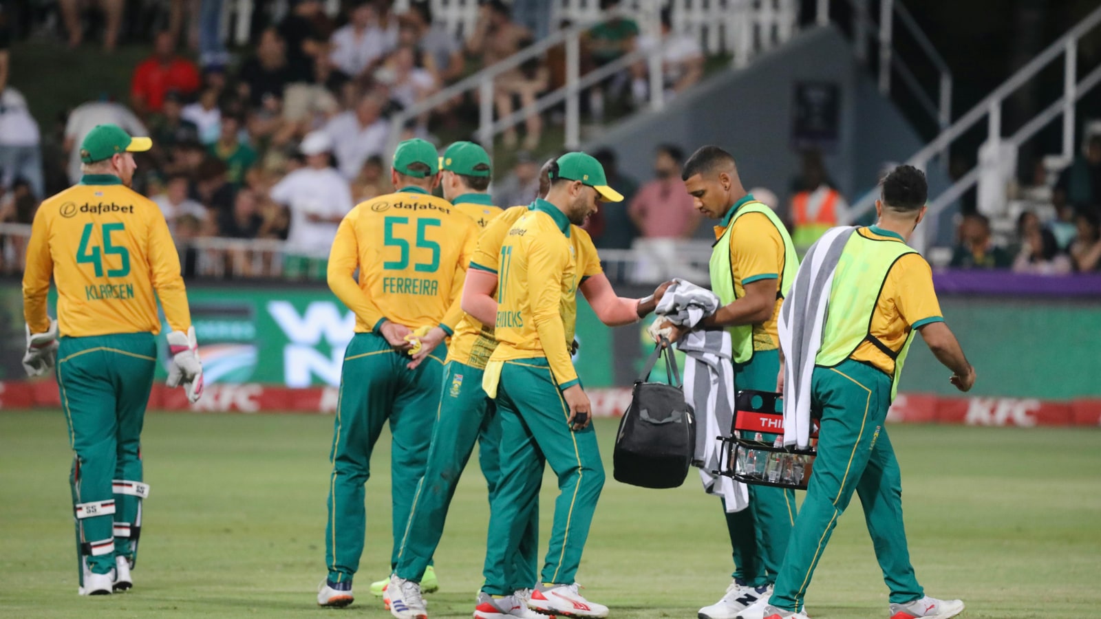 Who is the captain of the Australian women's cricket team?