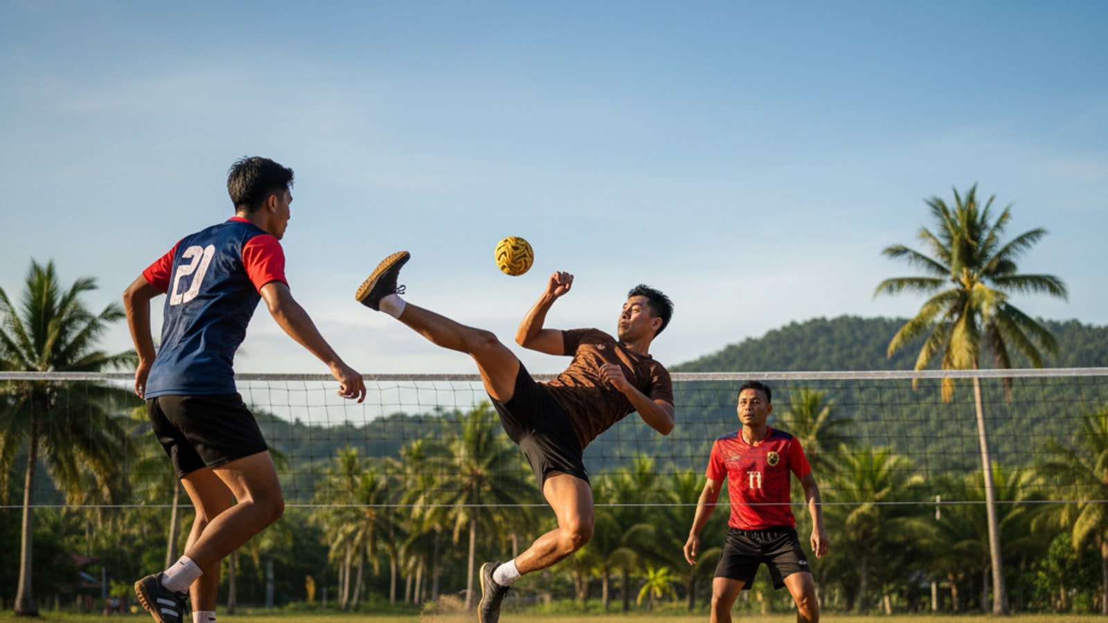 What is a striker in spak takraw?