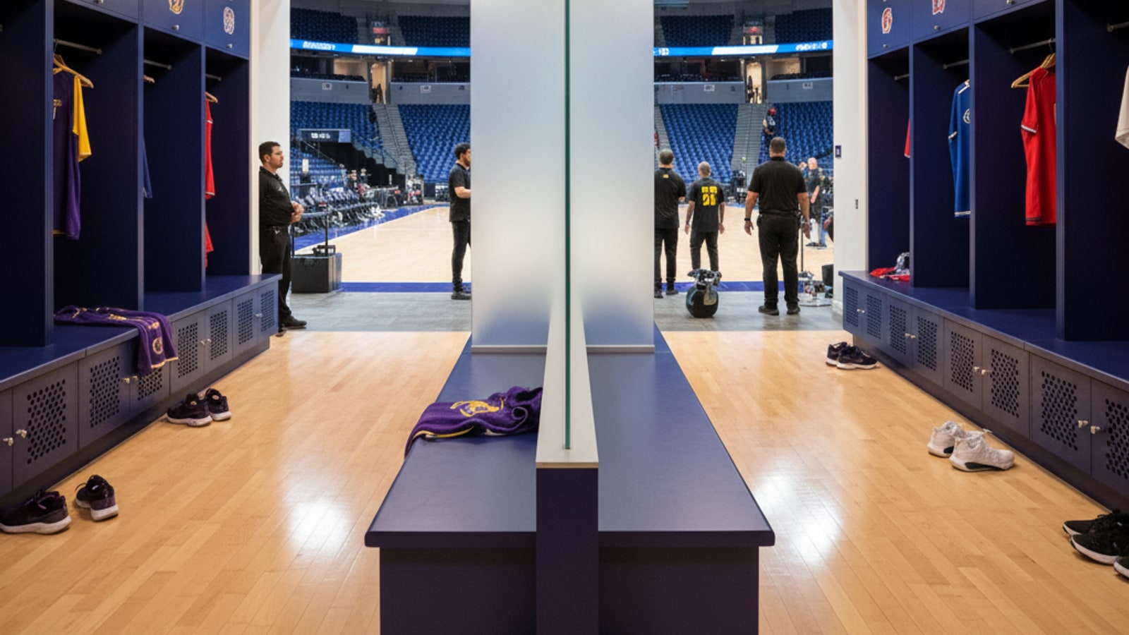 Do the Lakers and Clippers share a locker room?