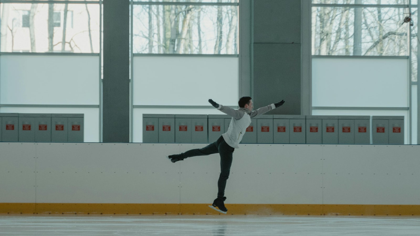 Who was the first US figure skater to win a medal?