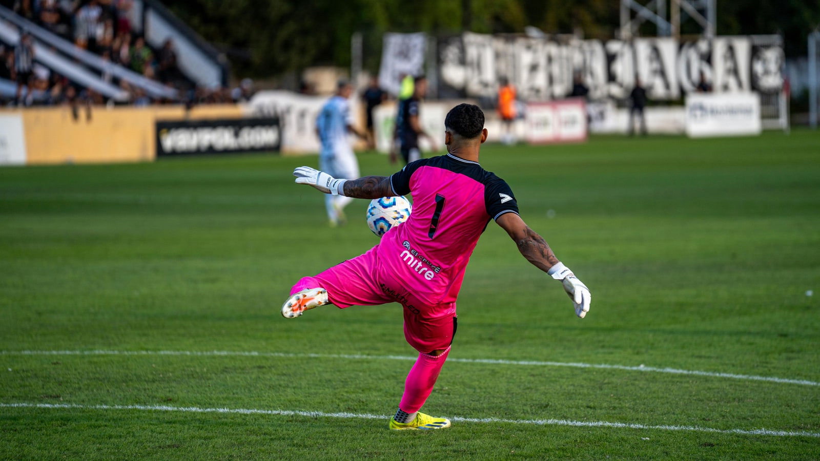 Who is the youngest professional goalkeeper?