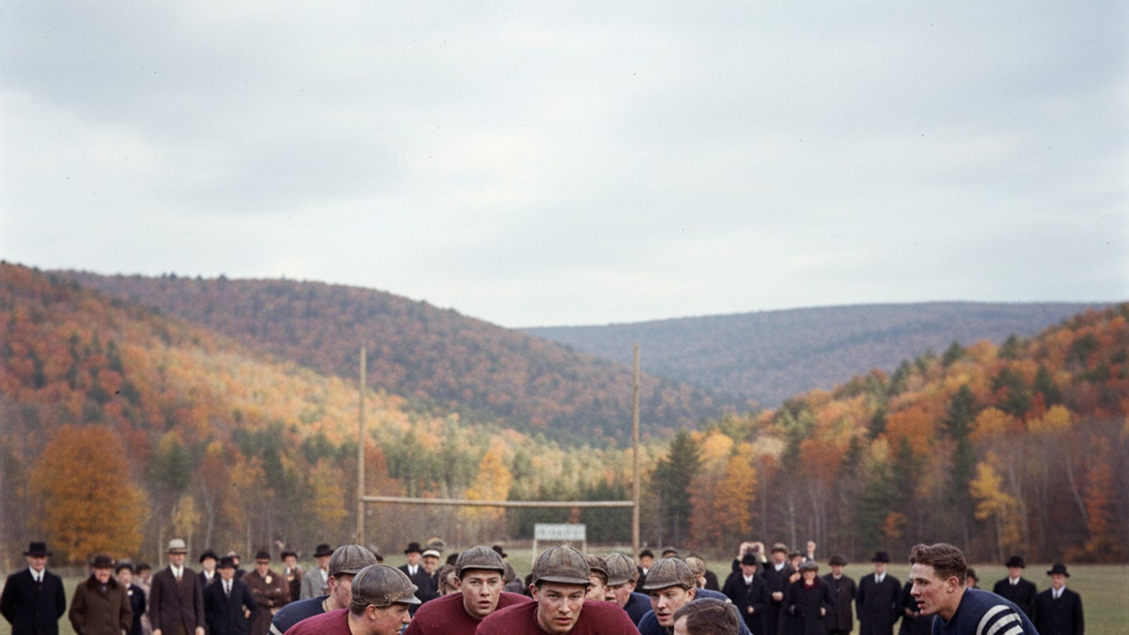 What college teams played in the first Thanksgiving Day football game?