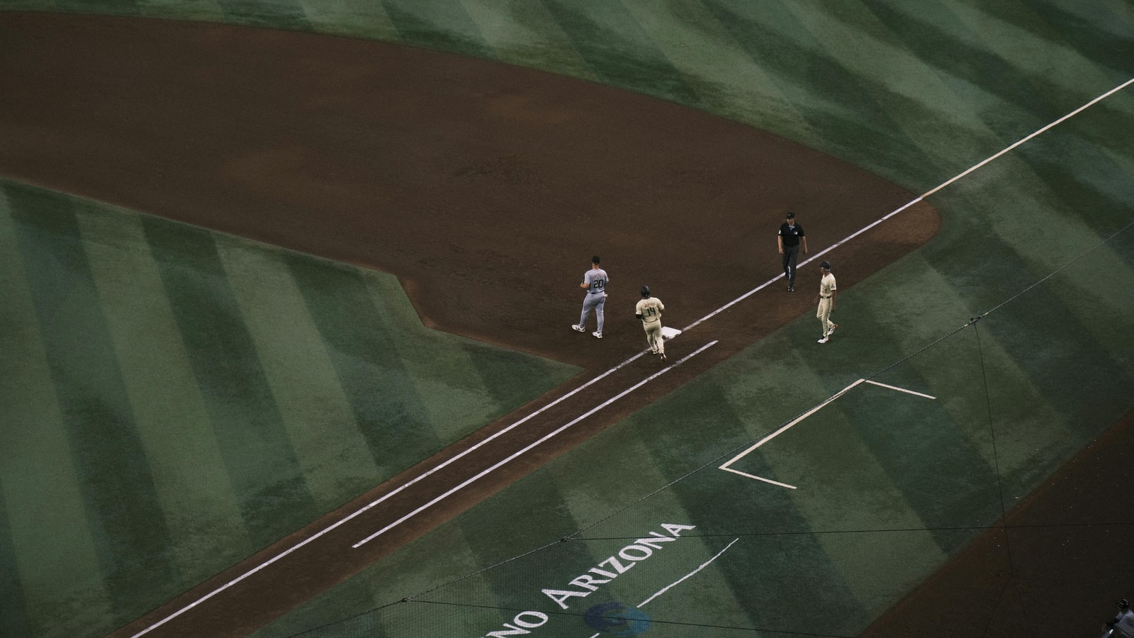 Who was the first team to lose four home games in the World Series?