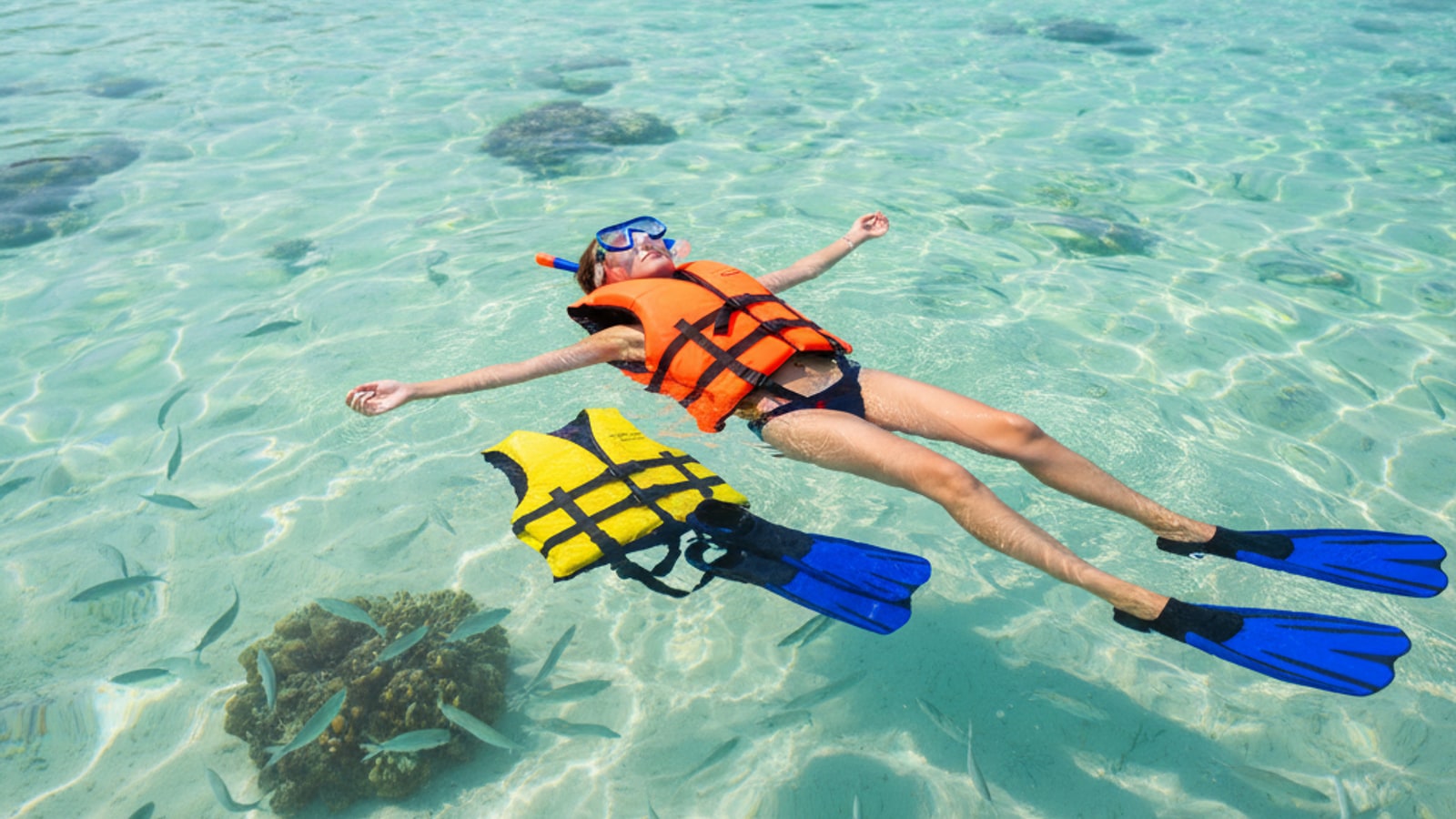 Can I snorkel with a life jacket?