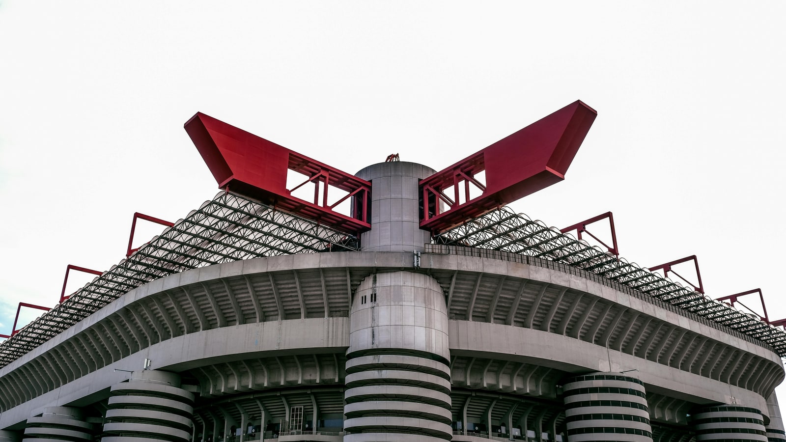 Who is the architect of the new AC Milan stadium?