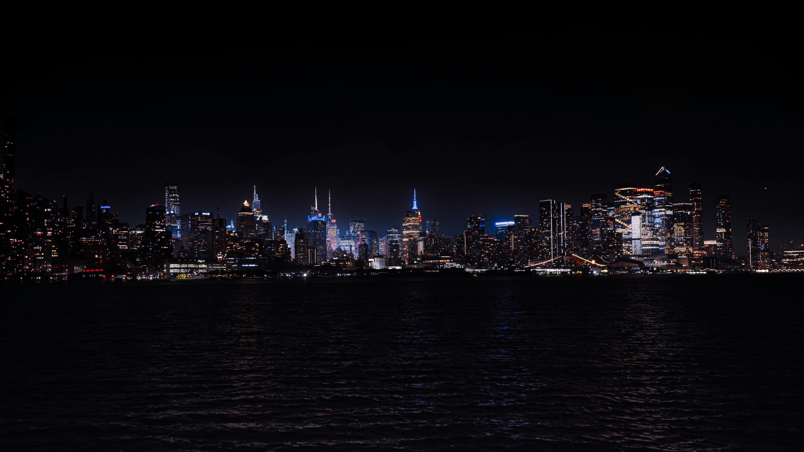 Where are the New York Giants' headquarters?