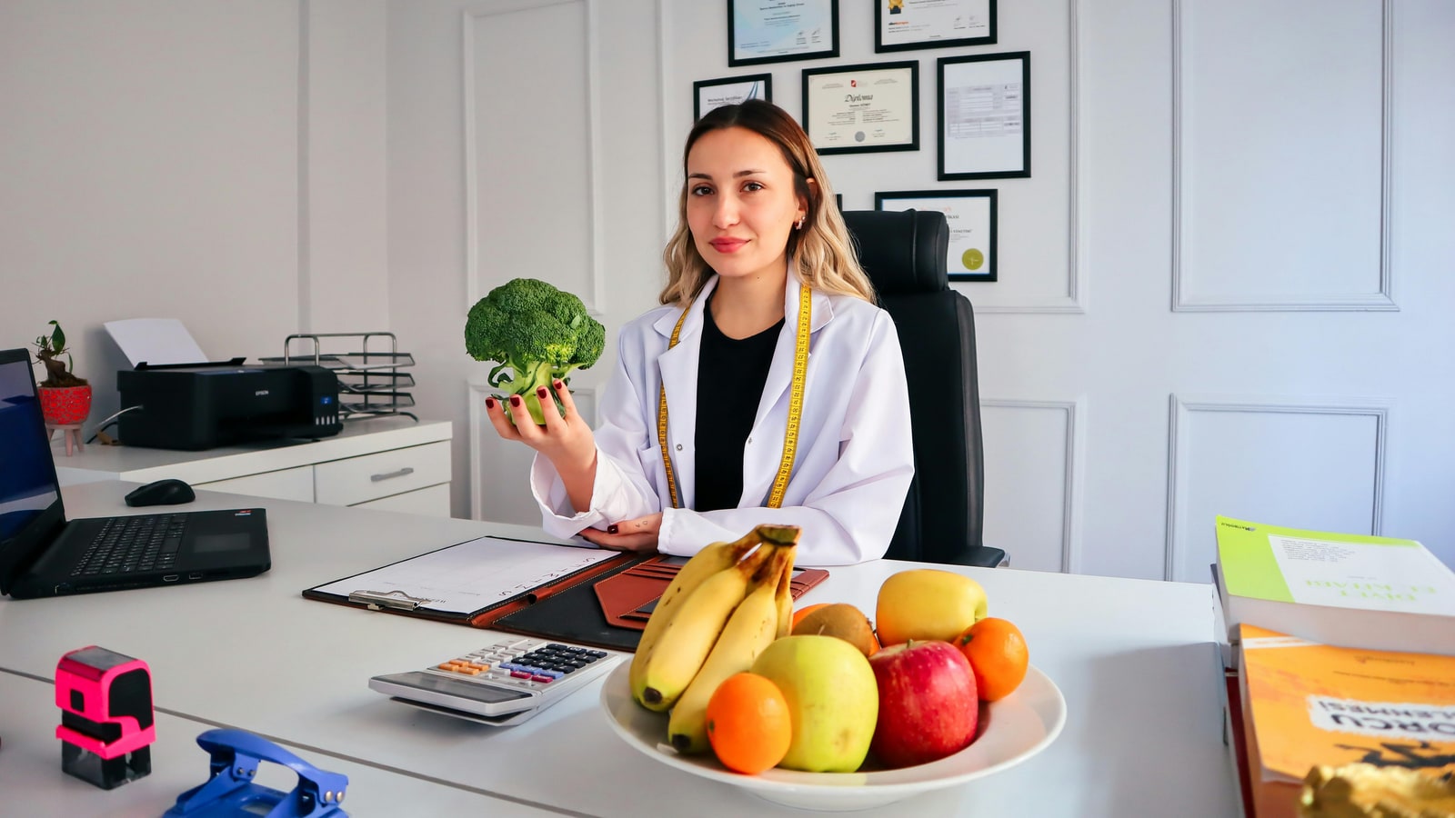 Why is it important to have a sports nutritionist?