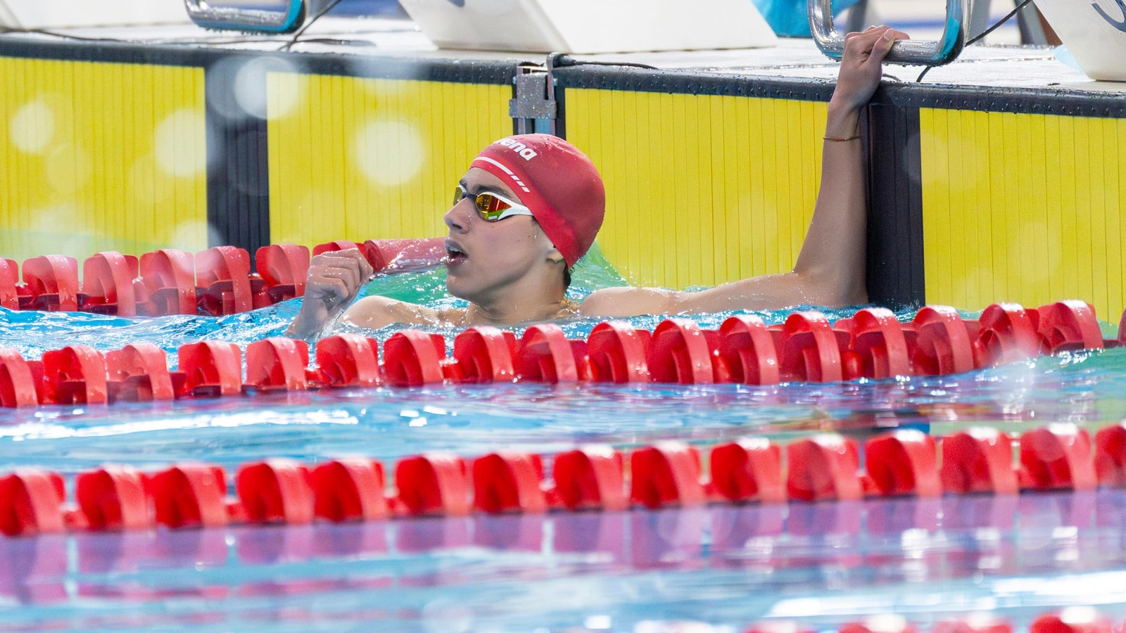 Who are the top 10 swimming medalists of all time?