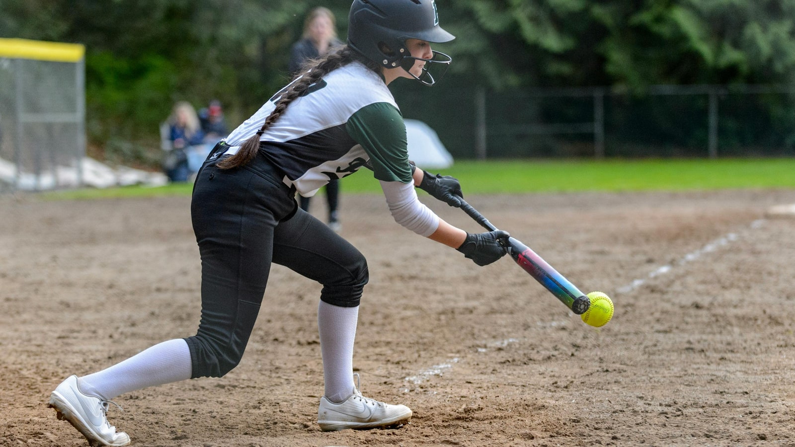 Who are the teams that don't bunt in baseball?